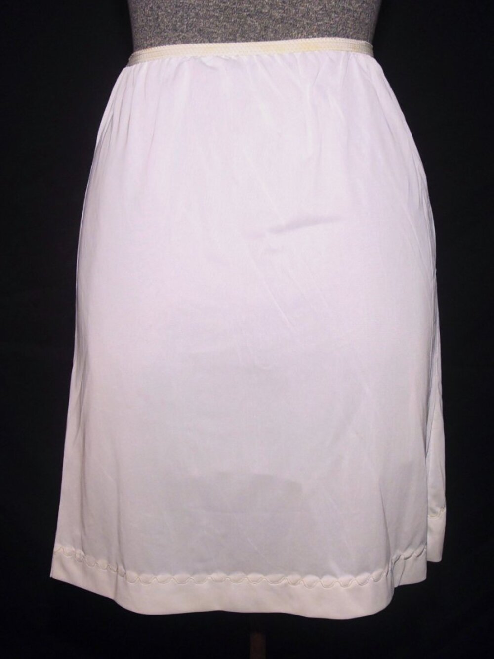VTG 60's White Nylon Half 1/2 Slip Floral Hem Embroidery Size SM Elastic Waist - Picture 3 of 4